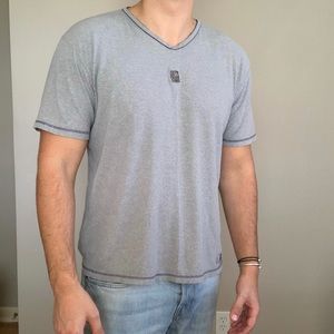 VINTAGE GUESS V NECK TEE